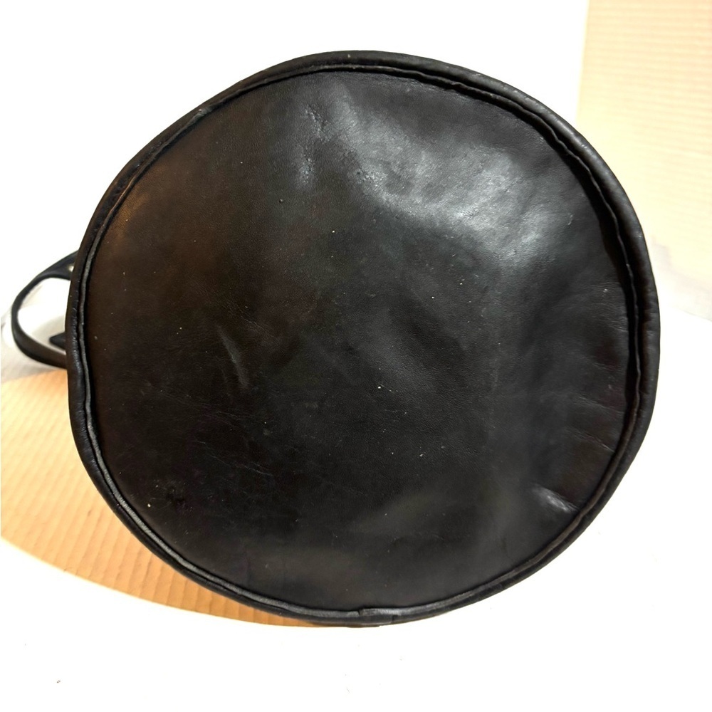 Coach vintage Black Leather bucket crossbody Bag - Picture 4 of 9